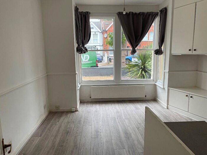 1 Bedroom Flat To Rent In Seaforth Road, Westcliff-On-Sea, Essex, SS0