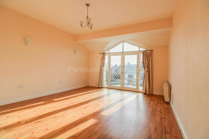 2 Bedroom Flat To Rent In Milton Road, Cambridge, CB4