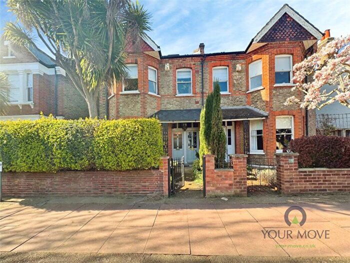 3 Bedroom Flat For Sale In Clock House Road, Beckenham, BR3