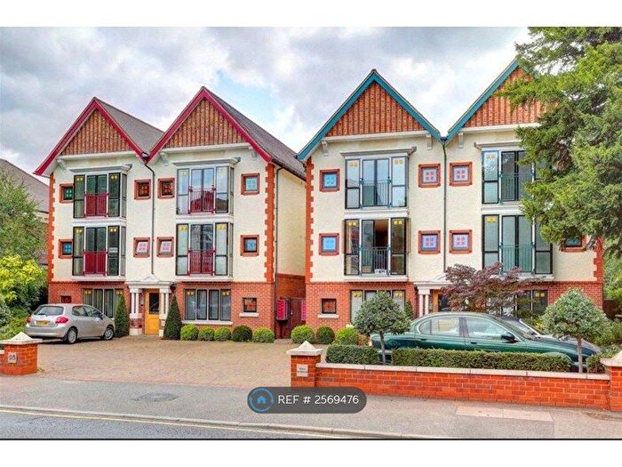 2 Bedroom Flat To Rent In Holly Mansions, New Malden, KT3