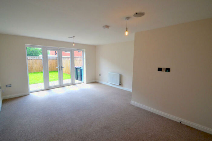 4 Bedroom Semi-Detached House To Rent In Old Boatyard Lane, Manchester, M28