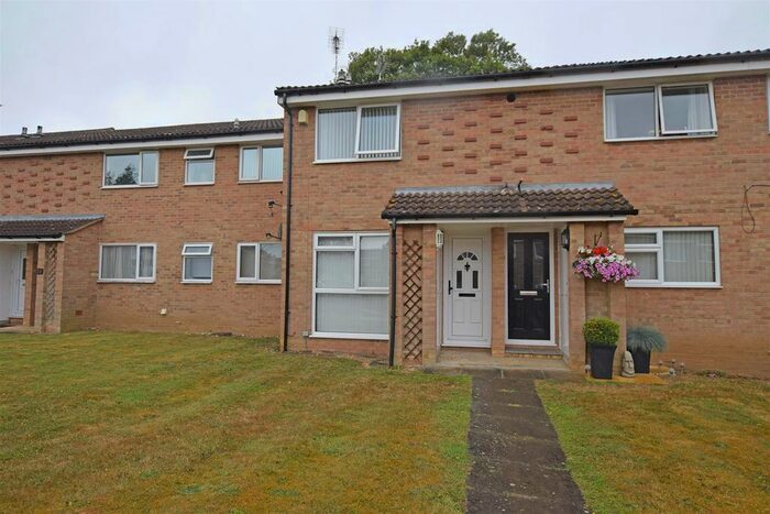 2 Bedroom Maisonette To Rent In Clavell Close, Rainham, Gillingham, ME8