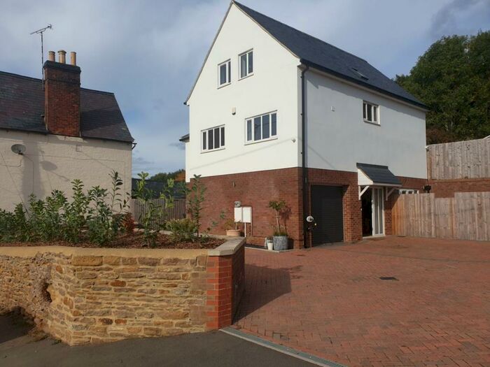 4 Bedroom Detached House To Rent In West Street, Long Buckby, Northamptonshire, NN6