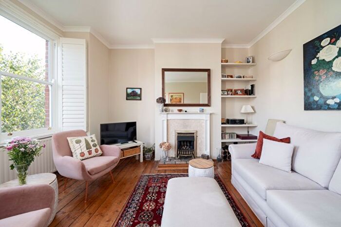 1 Bedroom Maisonette For Sale In Starfield Road, London, W12