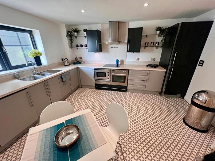 3 Bedroom Apartment To Rent In Churchill Way, Cardiff, CF10