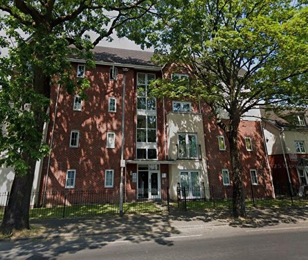 2 Bedroom Flat To Rent In Hazelbottom Road, Manchester, M8