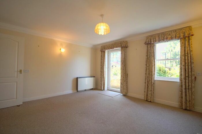2 Bedroom Flat To Rent In Church Square Mansions, Harrogate, HG1