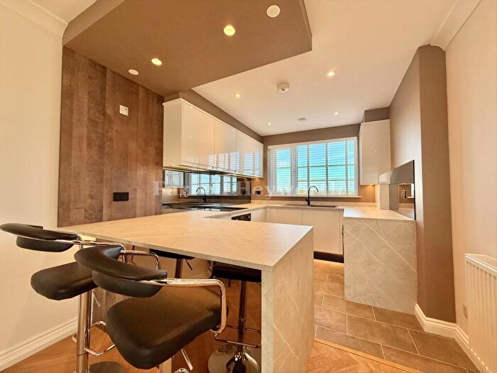 2 Bedroom Flat To Rent In Park Street, Morecambe, LA4