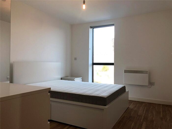 2 Bedroom Flat To Rent In Aire, Cross Green Lane, LS9