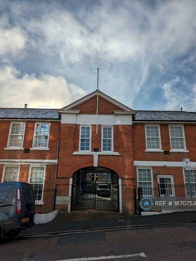 2 Bedroom Flat To Rent In Princess Beatrice Court, Cowes, PO31