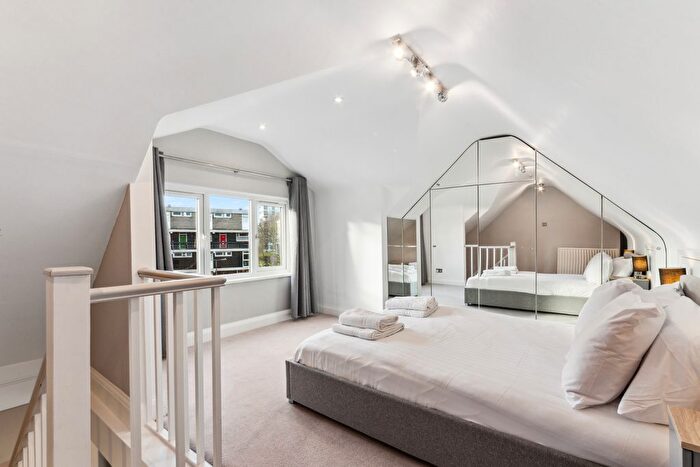 1 Bedroom Terraced House To Rent In Bolingbroke Walk, Battersea Park, SW11