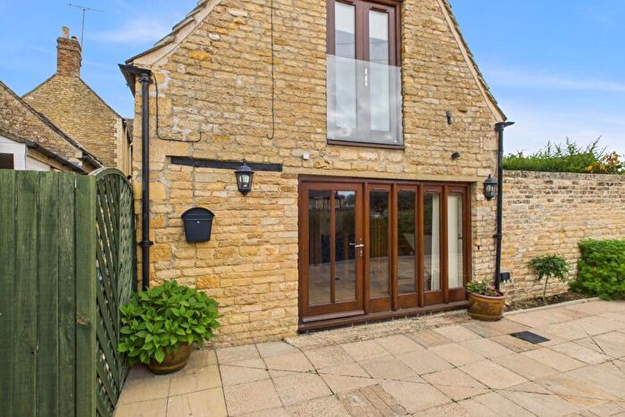 2 Bedroom Character Property To Rent In A London Road, Wansford, Peterborough, Cambridgeshire, PE8