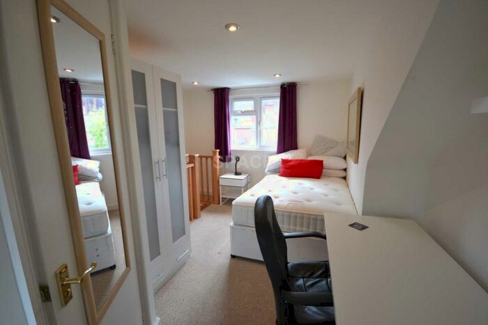 4 Bedroom Terraced House To Rent In Foxhill Road, Reading, Berkshire, RG1