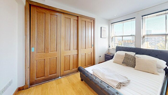 2 Bedroom Flat To Rent In Castle Street, City Centre, Aberdeen, AB11