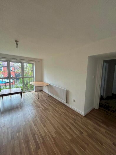 2 Bedroom Flat To Rent In Wellington Road, Fallowfield, M14