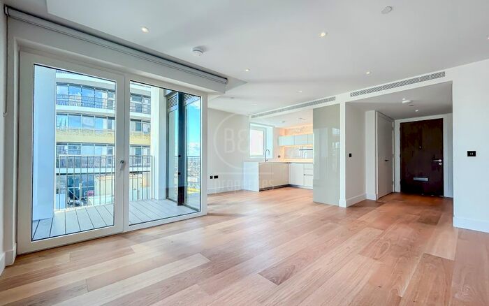 3 Bedroom Flat To Rent In Parkisde Apartment, White City Living, W12