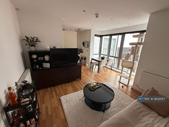 2 Bedroom Flat To Rent In Western Gate, Basingstoke, RG21