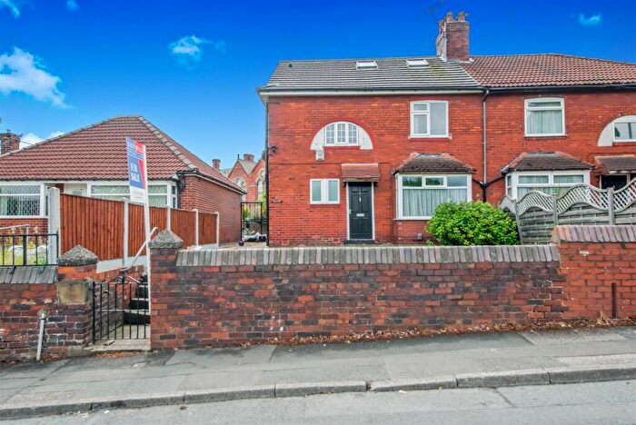 4 Bedroom Semi-Detached House For Sale In Upper Wortley Road, Wortley, Leeds, LS12