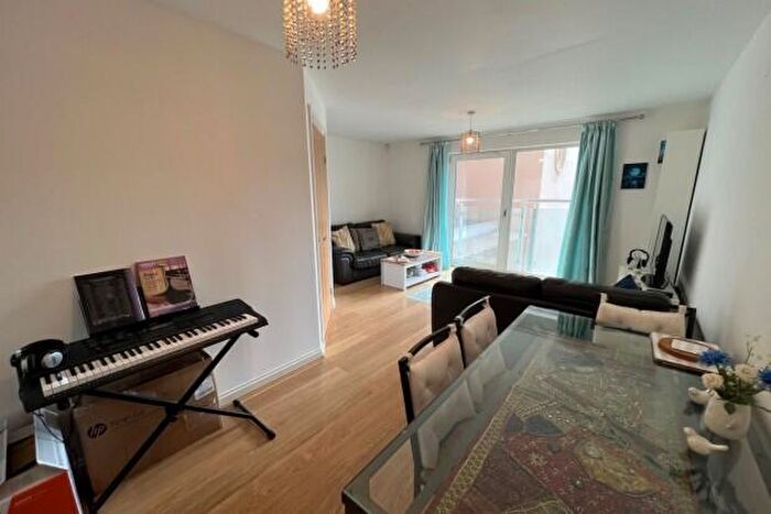 2 Bedroom Flat To Rent In Calais House Cardiff, CF10