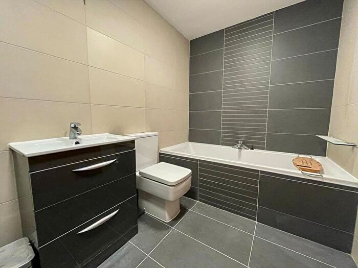 2 Bedroom Flat To Rent In Lapwing Lane, West Didsbury, M20