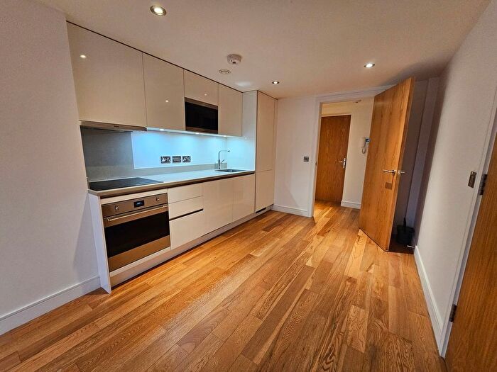 1 Bedroom Flat To Rent In Fraser Road, Perivale, Greenford, UB6
