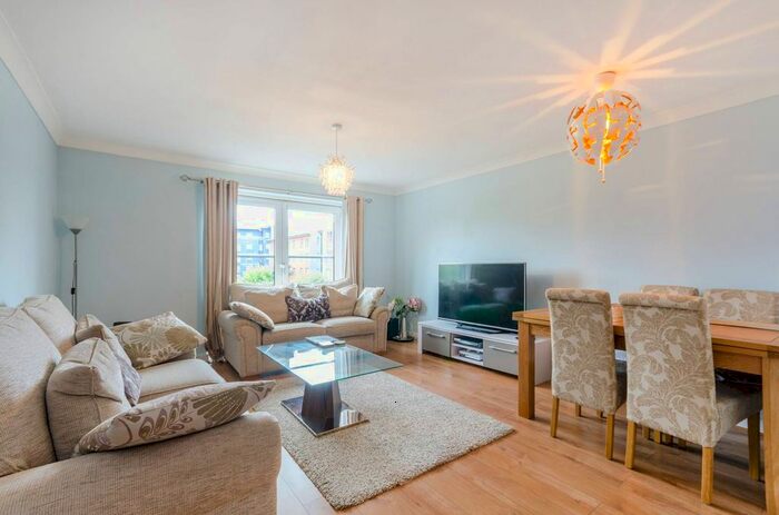 2 Bedroom Flat To Rent In Cleeve Way, Sutton, SM1