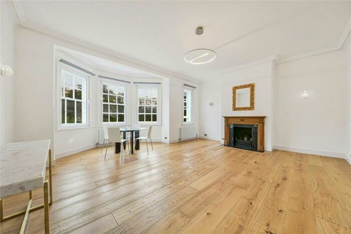 3 Bedroom Property To Rent In Hanover Gate Mansions, NW1