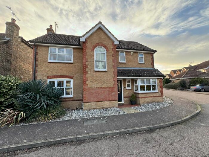 4 Bedroom Detached House For Sale In Pavitt Meadow, Galleywood, Chelmsford, CM2