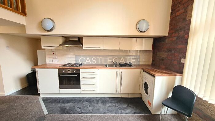 3 Bedroom Flat To Rent In Chancery Lane, Huddersfield, HD1