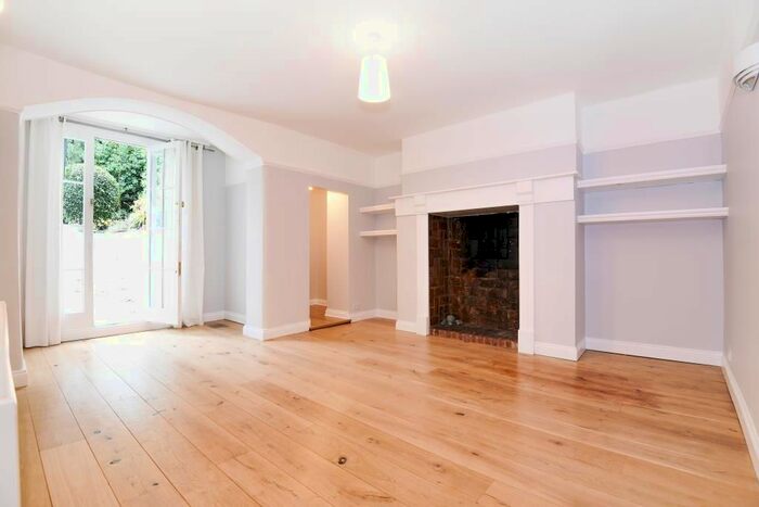 2 Bedroom Flat To Rent In Cardigan Road, Richmond, TW10