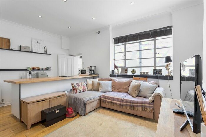 1 Bedroom Flat To Rent In Wilmington Square, Bloomsbury, London, WC1X