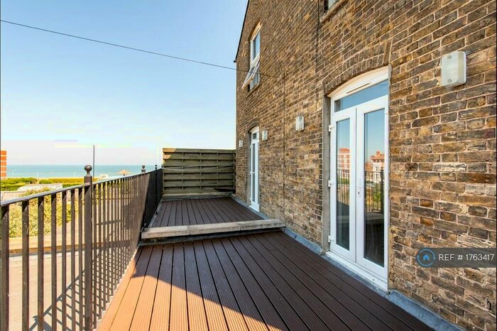 3 Bedroom Flat To Rent In Surrey Road, Cliftonville, Margate, CT9