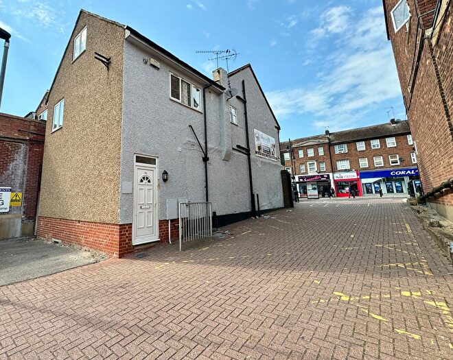 3 Bedroom Flat To Rent In Collier Row Road, Romford, RM5