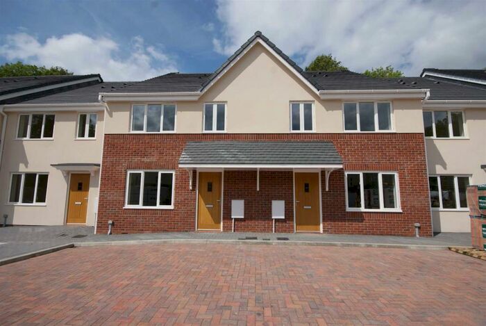 2 Bedroom Town House To Rent In Clarendon Gardens, Bolton, BL7