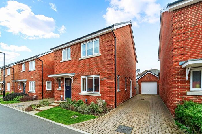 3 Bedroom Detached House For Sale In Dante Way, West Ewell, KT19