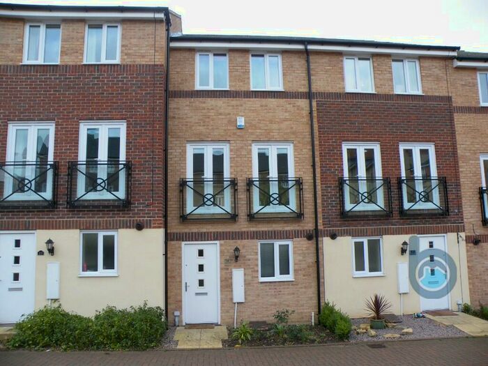 3 Bedroom Town House To Rent In Teasel Way, Peterborough, Cambridgeshire, PE7