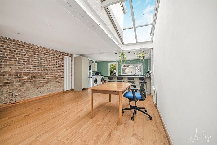 2 Bedroom End Terrace House For Sale In Brynmill Avenue, Brynmill, Swansea, SA2