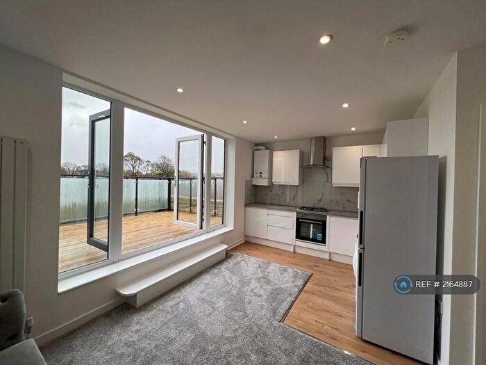 4 Bedroom Flat To Rent In Rye Lane, London, SE15