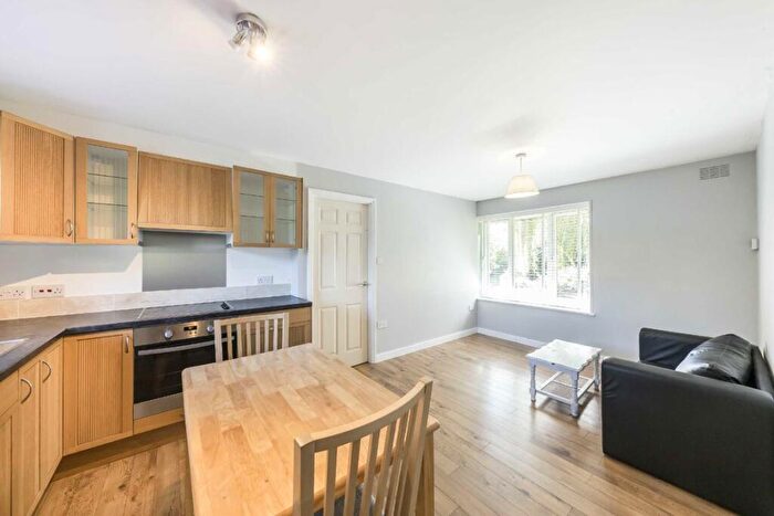 1 Bedroom Flat To Rent In Linwood Close, Camberwell, SE5