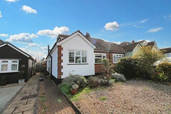 4 Bedroom Bungalow For Sale In Vale Close, Pilgrims Hatch, CM15