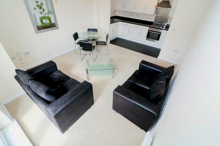 2 Bedroom Flat To Rent In Furnished 2 Bed, 2 Bath, Langsett Court BD9