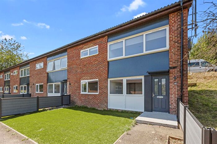 1 Bedroom Flat To Rent In Longland Way, High Wycombe, HP12