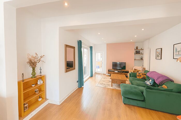 3 Bedroom Semi-detached House For Sale In Grovesend, SA4