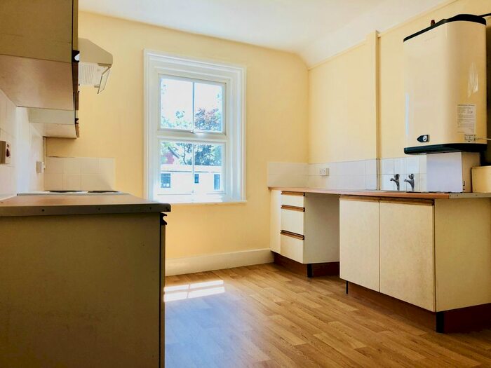 1 Bedroom Flat To Rent In The Green, Warlingham, CR6