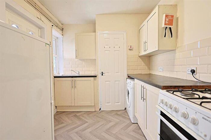 2 Bedroom Flat To Rent In Helmsley Road, Sandyford, Newcastle Upon Tyne, NE2