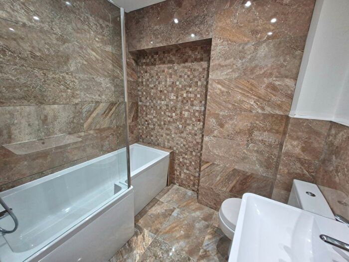 2 Bedroom Flat To Rent In Crow Road, Glasgow, G11