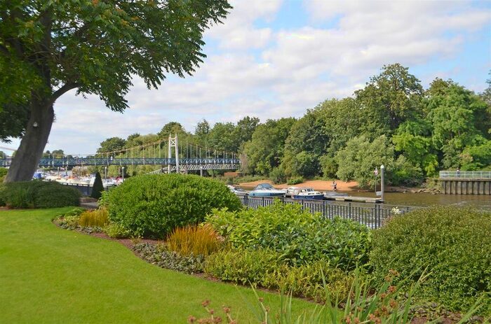 1 Bedroom Flat To Rent In Pinewood Gardens, Teddington, TW11