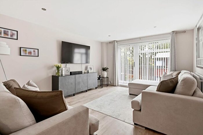 2 Bedroom Apartment For Sale In York Road, Cheam, SM2