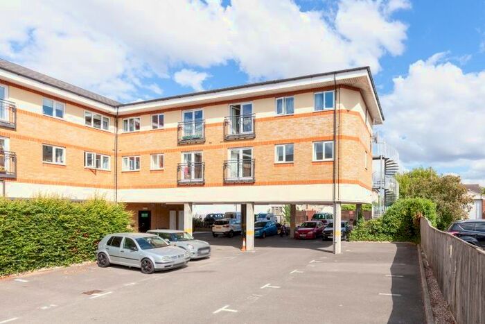 2 Bedroom Flat To Rent In High Street, Kidlington, OX5