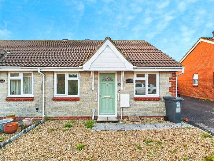 2 Bedroom Bungalow For Sale In Badgers Rise, Bristol, BS20